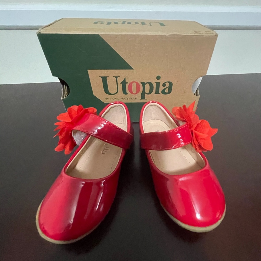 Girls red patent shoes with flower strap.